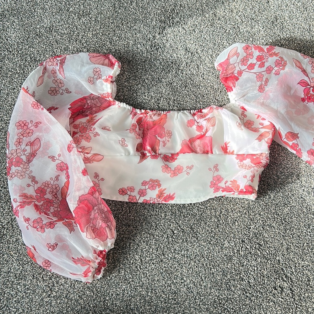 Brand new puffersleeve croptop